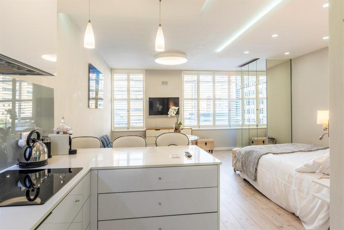 6a Diplomat Apartment